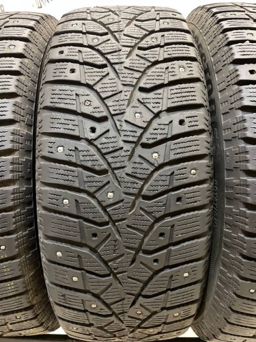 Bridgestone Blizak Spike-02 215/60/16