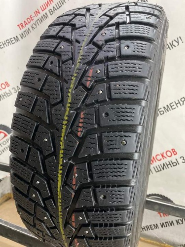 Maxxis ArcticTrreker NP3 R16 215/55.