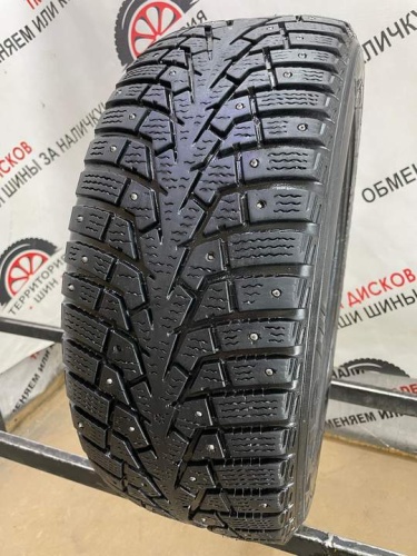 Maxxis arctictrec np3 R16 215/55.