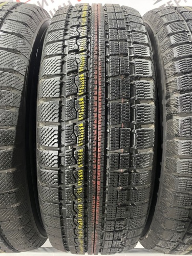 Toyo Winter Tranpath MK4a R16 215/70