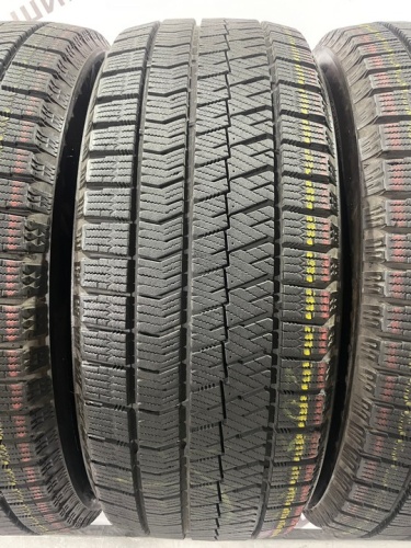 Bridgestone Blizzak VRX2 R17 205/55