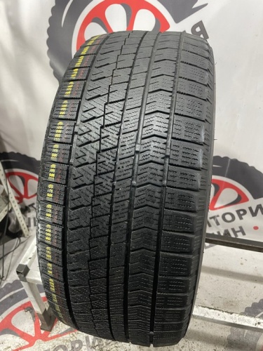 Bridgestone Blizzak Ice R17 225/50