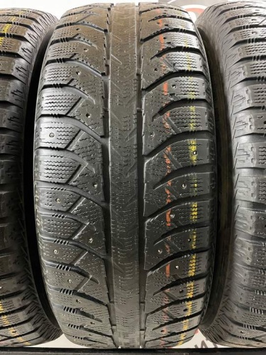 Bridgestone Ice Cruiser 7000 R16 215/60