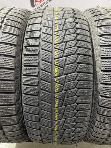 Maxxis ArcticTrekker NP3 R17 215/55