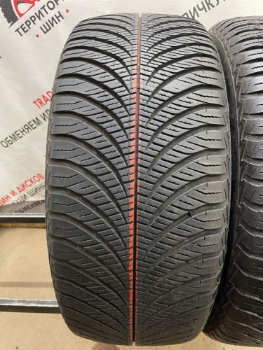 Goodyear Vector 4Seasons 235/55 R17.