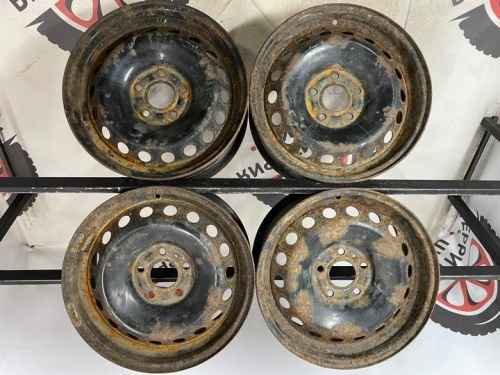 Штампы Nissan Orig. Чёрные/ржавые R16 5X114,3/D66,1/ET40/J6,5