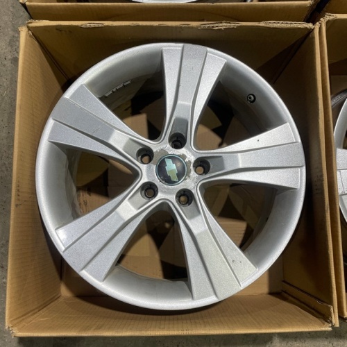 Литые диски Chevrolet R18 5x115 et45 DIA70.1 7j