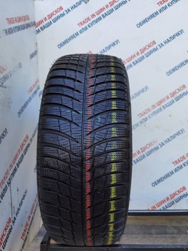 Bridgestone Blizzak LM-001 R17	215/50