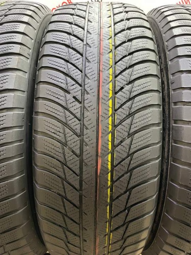 Bridgestone Blizzak LM-001 R17 215/65