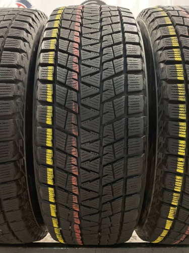 Bridgestone Blizzak DM-V1 R16 215/65