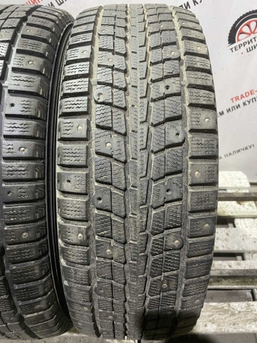 Dunlop SP Winter Ice 01 R16 215/60