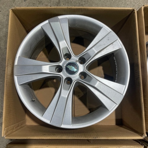 Литые диски Chevrolet R18 5x115 et45 DIA70.1 7j
