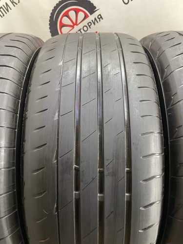 Bridgestone RE004 R17 235/55