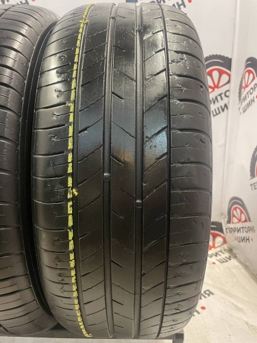 Kumho Ecsta HS52 R17	215/50