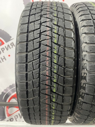 Bridgestone Blizzak DM-V1 R16 215/65