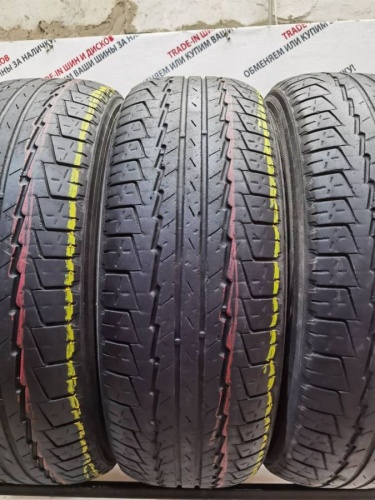 Kumho Road Venture ST R17	235/65