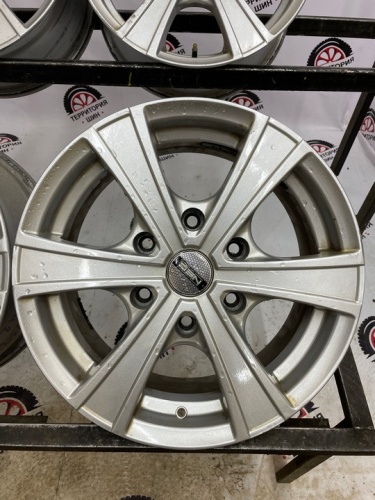 Литые Серые 6х139,7 цо98,5 7J et39 R16