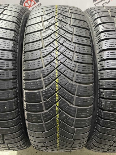 Pirelli Ice Zero R17 215/65