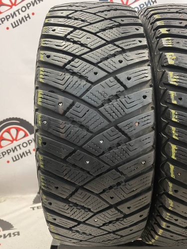 Goodyear UltraGrip Ice Arctic SUV 215/65 R16