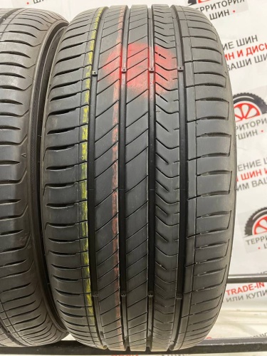 Kumho Majesty 9 Solusv TA91 R17	215/50