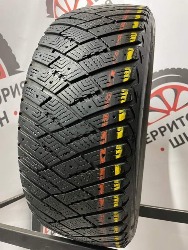 GoodYear UltraGrip R17 215/55