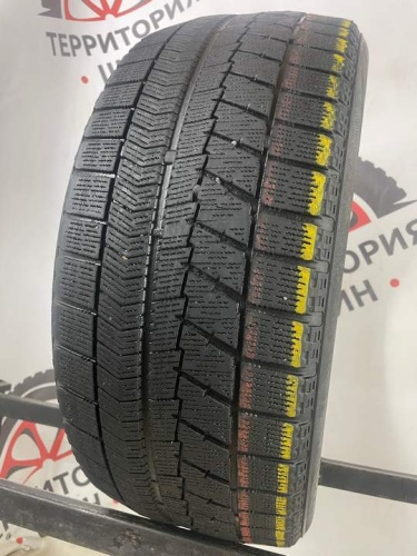 Bridgestone Blizzak VRX R17 215/50
