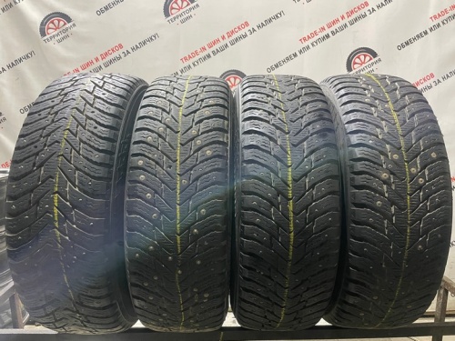 Nokian Tyres Hakkapeliitta 8 SUV R16 215/70