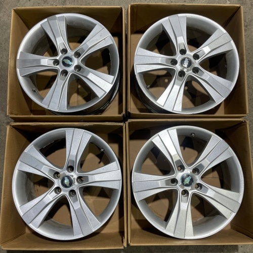 Литые диски Chevrolet R18 5x115 et45 DIA70.1 7j
